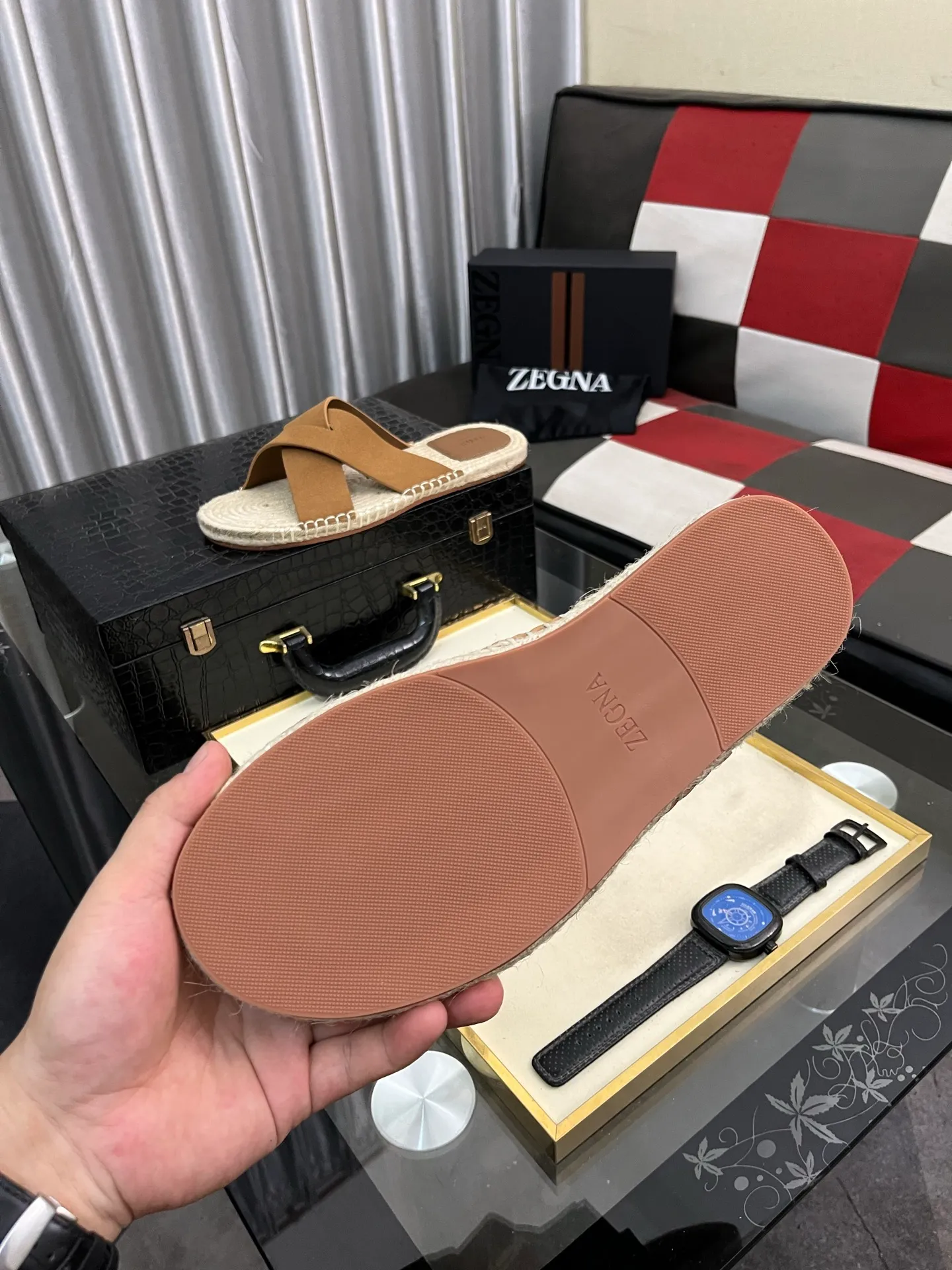 Men's shoes 💰320⌚️⌚️《HERMES》Hermès 💁♂️Men's casual slippers, compare the quality at the counter🧚🏿♂️ The upper layer has a stone pattern with clear texture, showing high-end, high-end, comfortable to wear and versatile. Purely hand-pulled, raw rubber breathable outsole, breathable and comfortable lambskin lining, 100% comfortable density, original rubber outsole wear-resistant code number 38-44. Can be customized 45-46-47